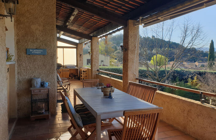 Ensemble immobilier avec maison principale, gîte et chambre — photo 2