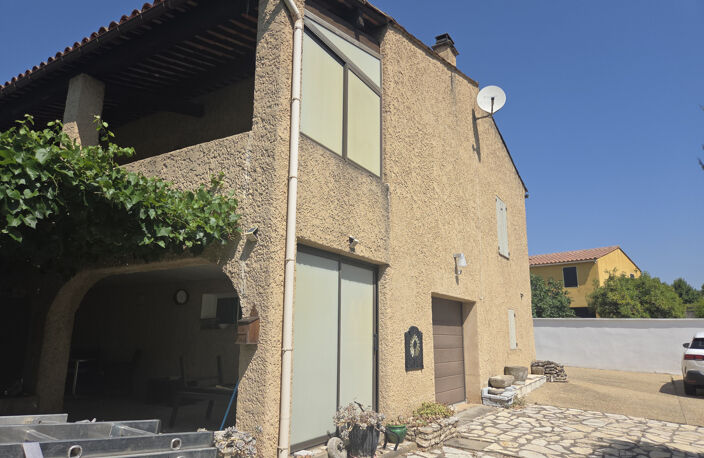 Ensemble immobilier avec maison principale, gîte et chambre — photo 3