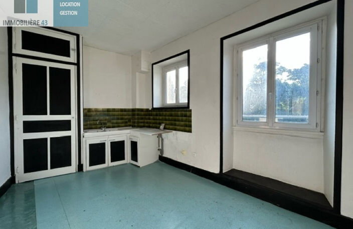 Ensemble immobilier dépôt + appartement + combles CHADRAC — photo 3
