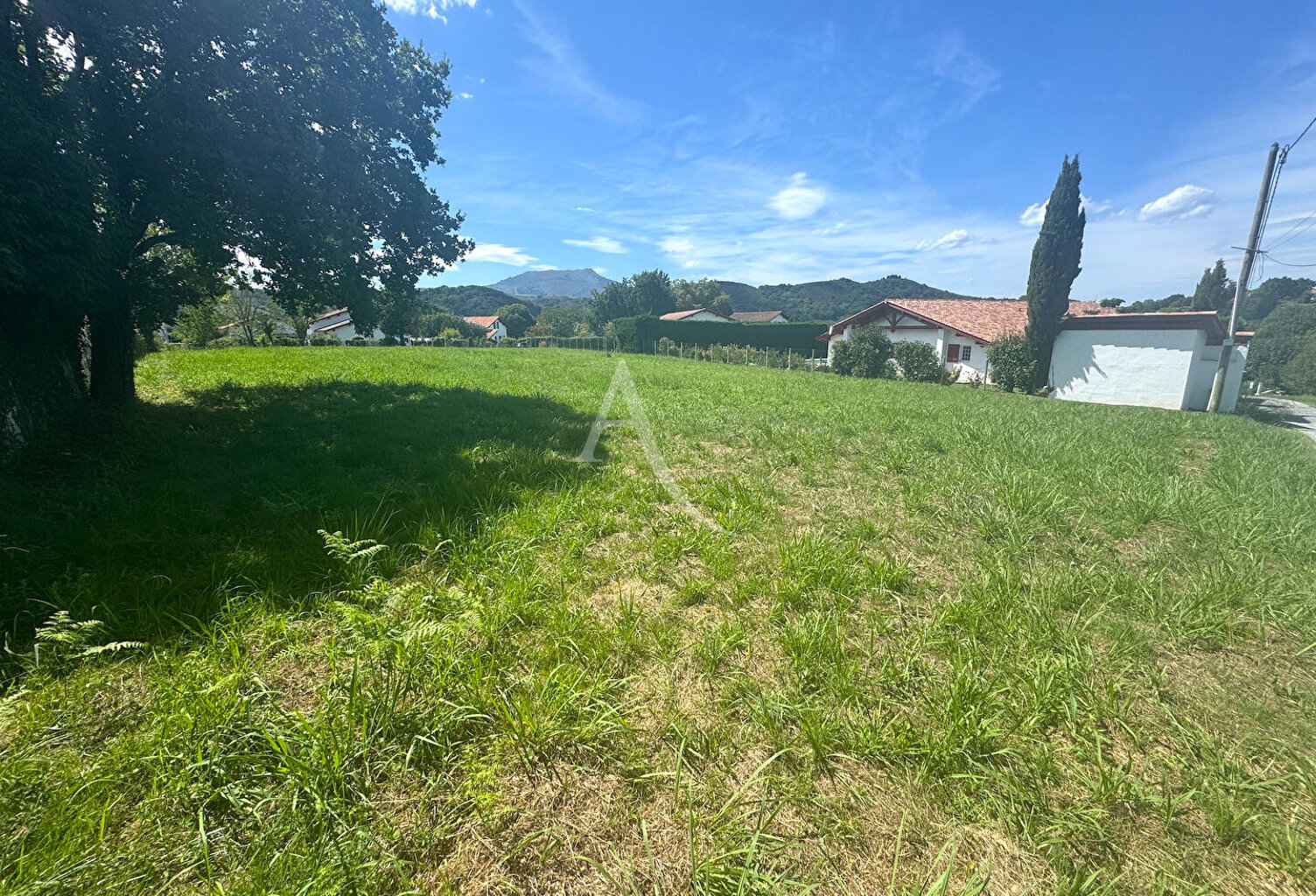 St Pée sur Nivelle - quartier Ibarron terrain constructible de 2000 m² — photo 1