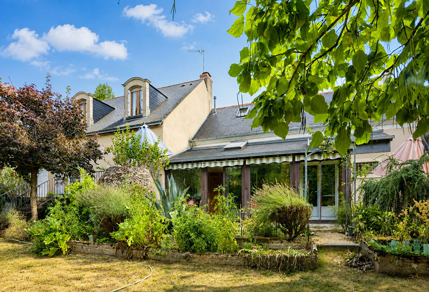 LES PONTS DE CE: MAISON AU COEUR D'UN CADRE LIGERIEN — photo 1