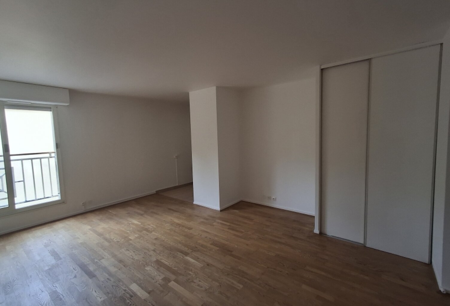 Studio - BREUILLET — photo 1