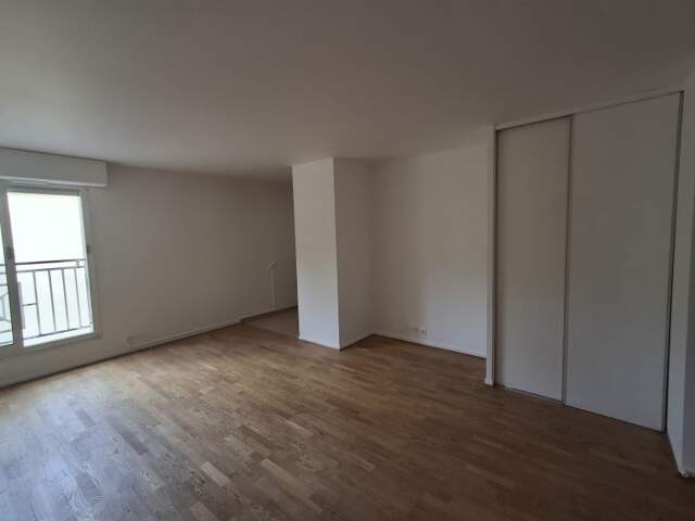Studio - BREUILLET — photo du bien