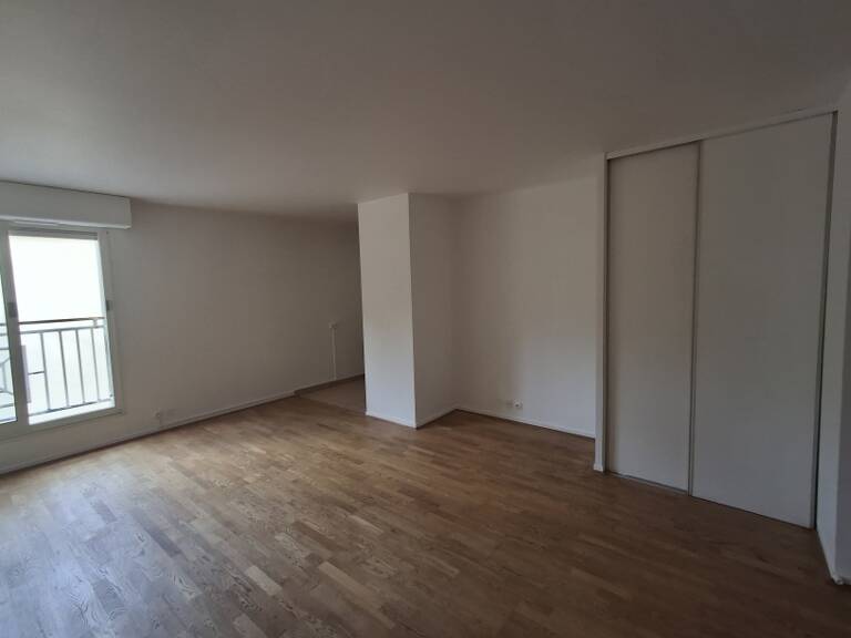 Studio - BREUILLET — photo 1