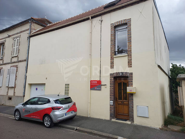 Maison centre ville de SENS avec garage. — photo 1