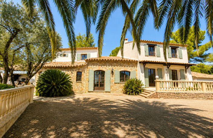VILLA DE 256m2 AVEC 6 CHAMBRES PISCINE POOL HOUSE  DANS UN DOMAINE PRIVÉ À PUGET SUR ARGENS — photo 2