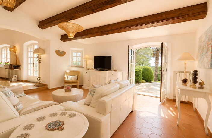VILLA DE 256m2 AVEC 6 CHAMBRES PISCINE POOL HOUSE  DANS UN DOMAINE PRIVÉ À PUGET SUR ARGENS — photo 3
