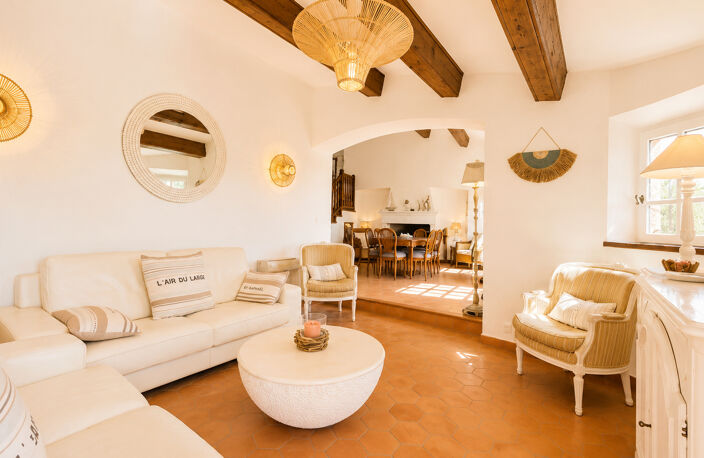VILLA DE 256m2 AVEC 6 CHAMBRES PISCINE POOL HOUSE  DANS UN DOMAINE PRIVÉ À PUGET SUR ARGENS — photo 5