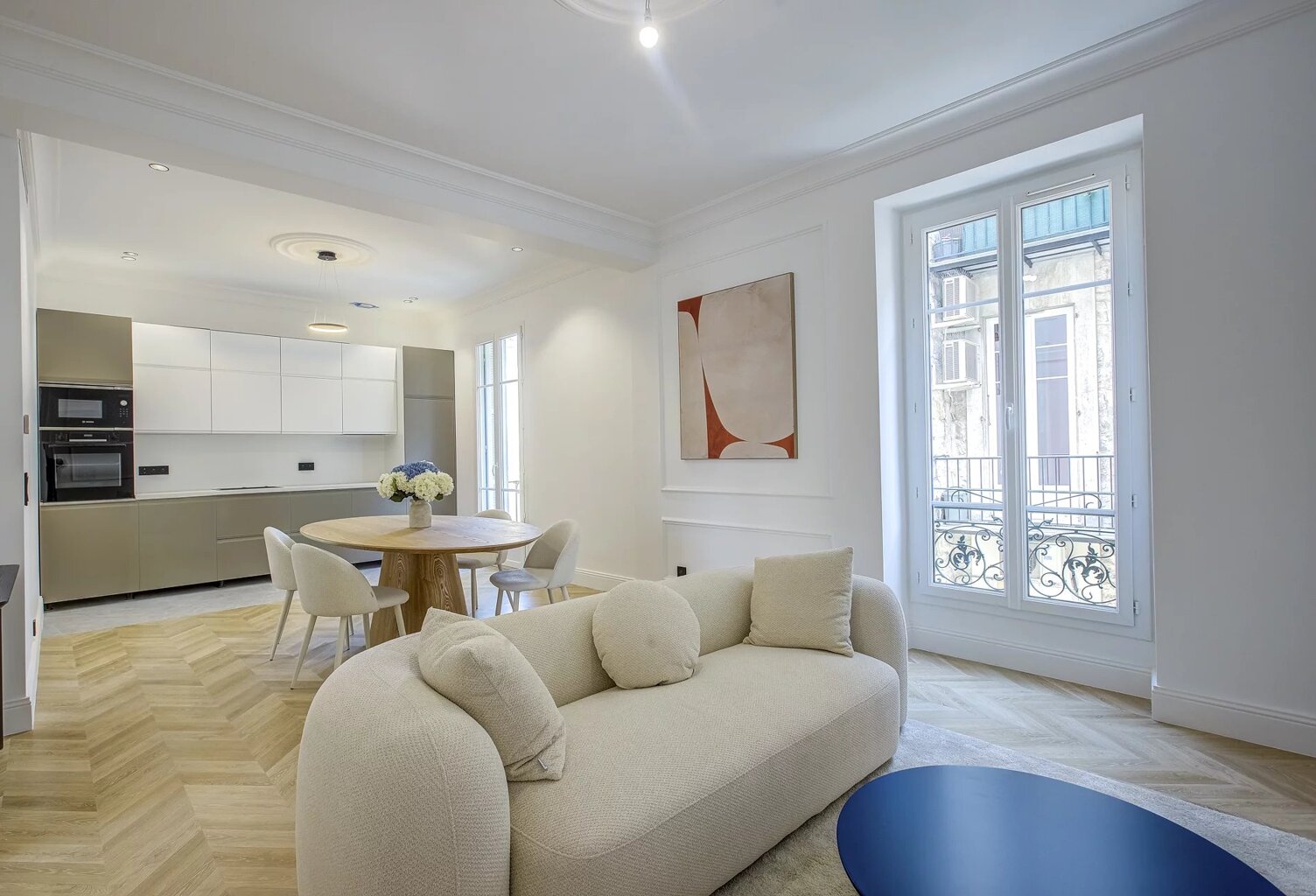 NICE CARRÉ D'OR - SUPERBE 3 PIÈCES ENTIÈREMENT RENOVÉ — photo 1