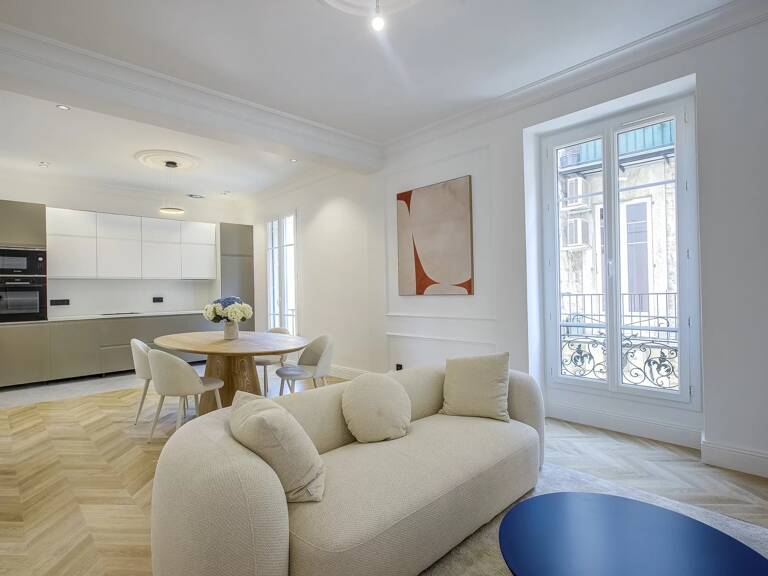 NICE CARRÉ D'OR - SUPERBE 3 PIÈCES ENTIÈREMENT RENOVÉ — photo 1