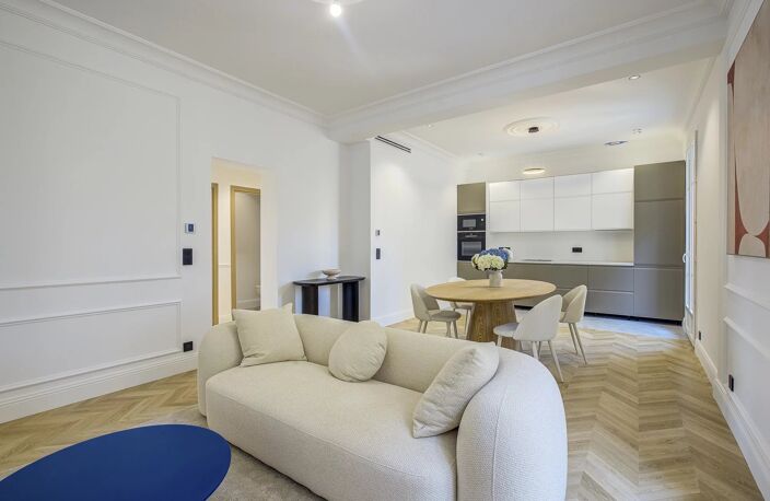 NICE CARRÉ D'OR - SUPERBE 3 PIÈCES ENTIÈREMENT RENOVÉ — photo 2