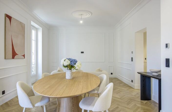 NICE CARRÉ D'OR - SUPERBE 3 PIÈCES ENTIÈREMENT RENOVÉ — photo 4