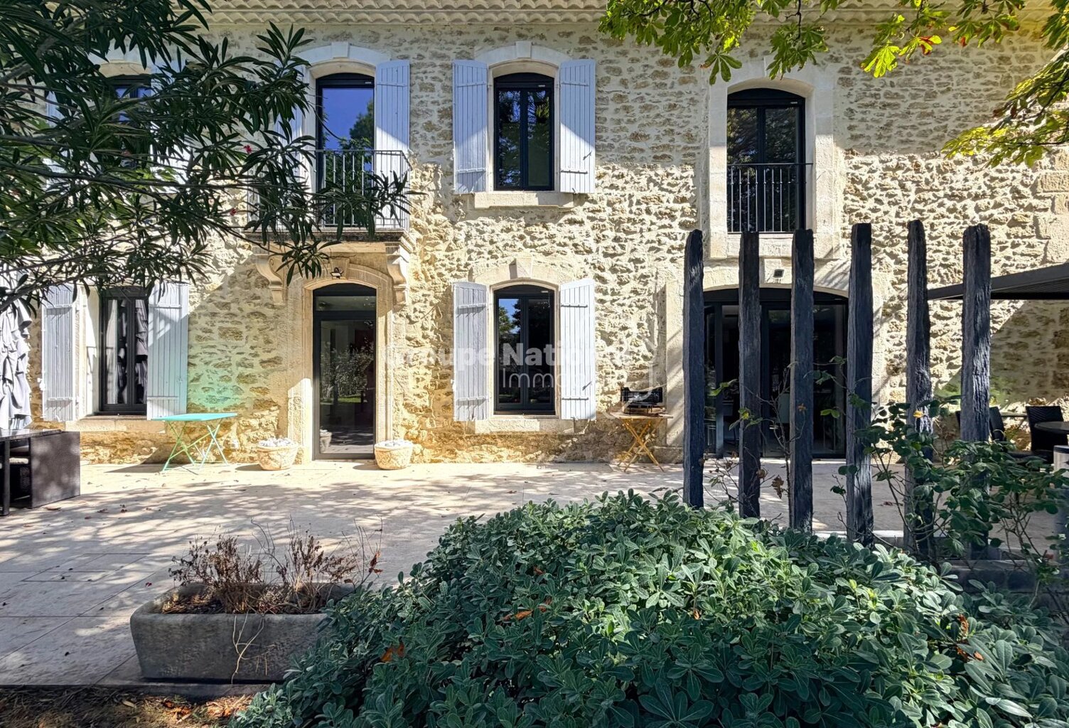 BEDARRIDES - MAS RENOVE EN 2016 DANS UN MAGNIFIQUE PARC ARBORE D — photo 1