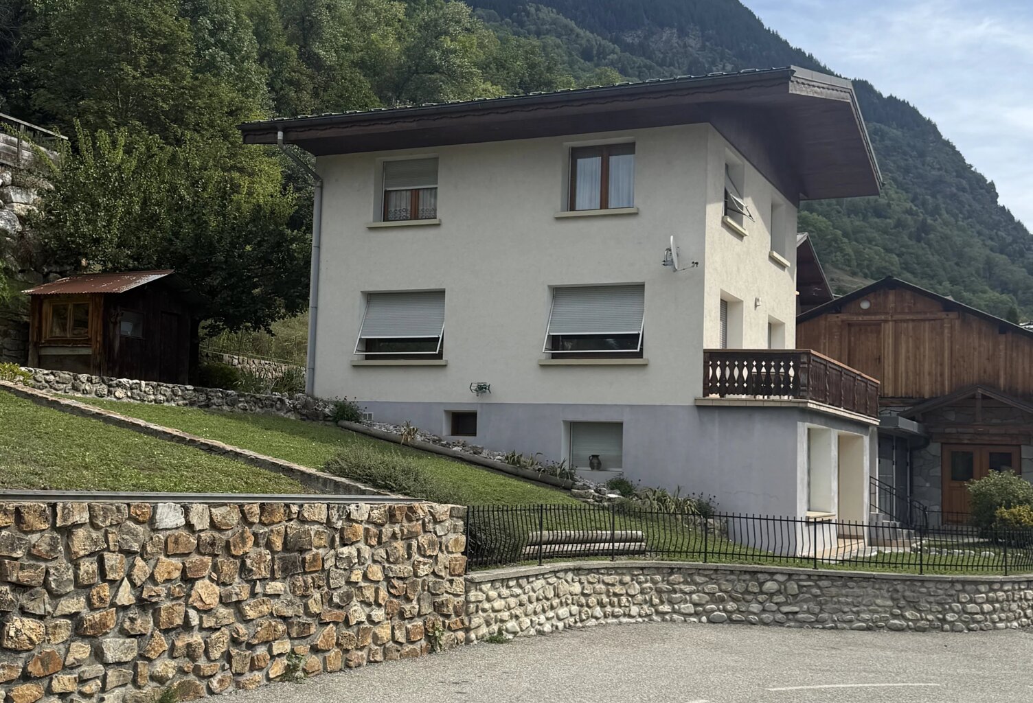EXCLUSIVITÉ - MAISON SPACIEUSE AVEC VUE MONTAGNE À BOZEL — photo 1