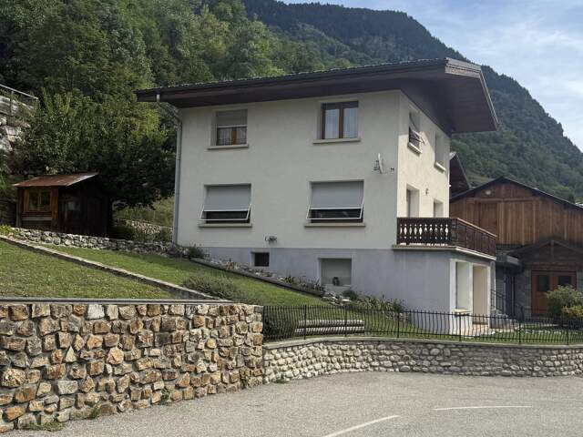 EXCLUSIVITÉ - MAISON SPACIEUSE AVEC VUE MONTAGNE À BOZEL — photo du bien