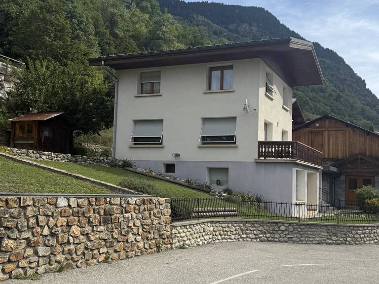 EXCLUSIVITÉ - MAISON SPACIEUSE AVEC VUE MONTAGNE À BOZEL — photo 1
