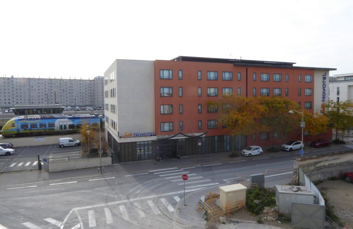 Grand box de garage secteur gare — photo 2