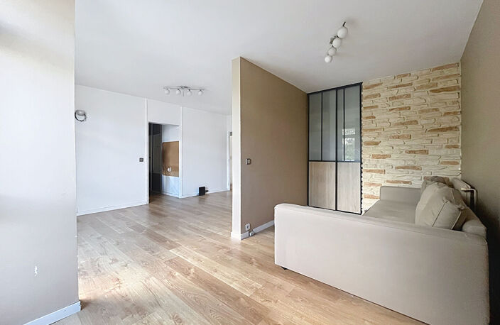 Appartement Oullins - Pierre - Bénite / T3 de 68 m2 - Balcon - Cave - Garage — photo 2