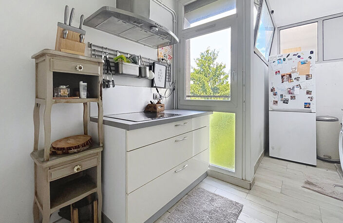 Appartement Oullins - Pierre - Bénite / T3 de 68 m2 - Balcon - Cave - Garage — photo 3