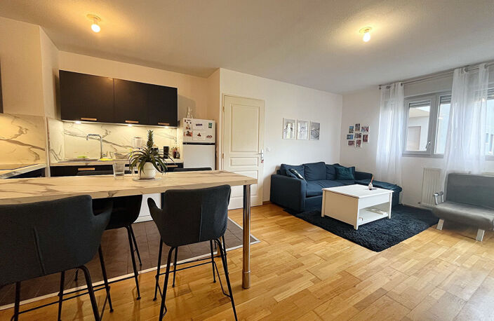 Appartement Villeurbanne / T2 rénové de 42,74 m² - Balcon - Garage fermé — photo 2