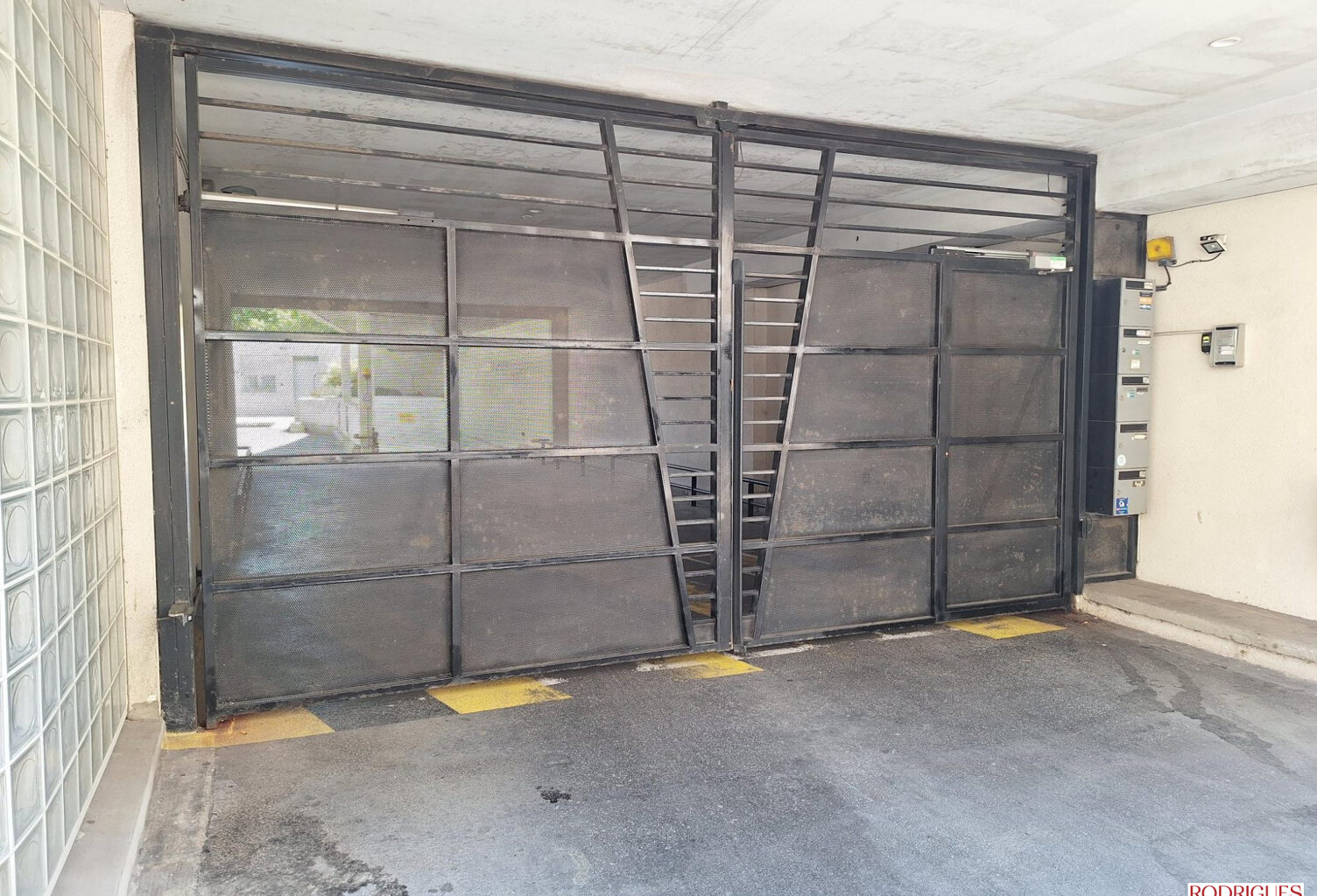 PARKING RUE CARNOT — photo 1