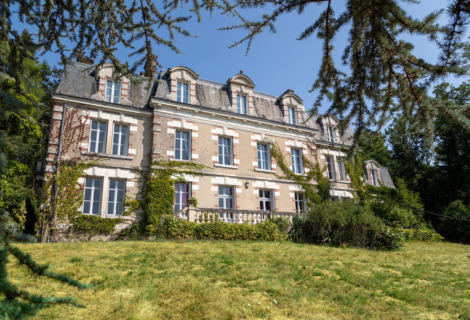 VEUZAIN-SUR-LOIRE — photo 1