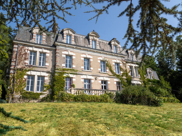VEUZAIN-SUR-LOIRE — photo 1