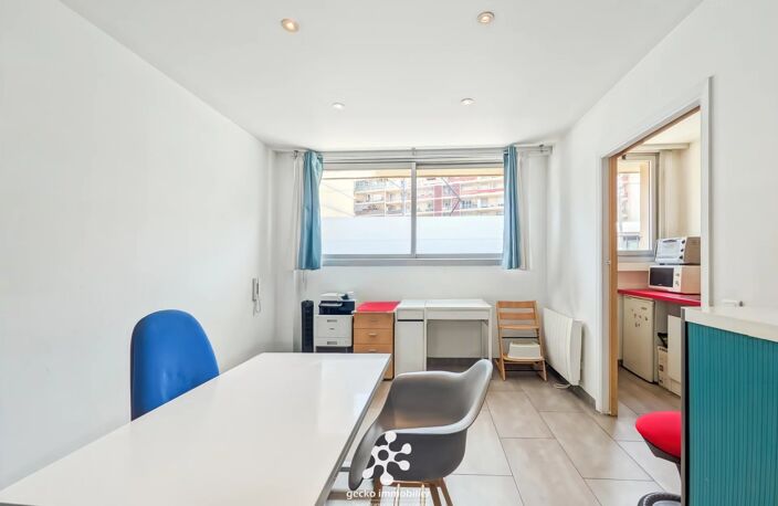 NICE - PASTEUR - Appartement/Local professionnel ou commercial proche tramway et hôpital — photo 2