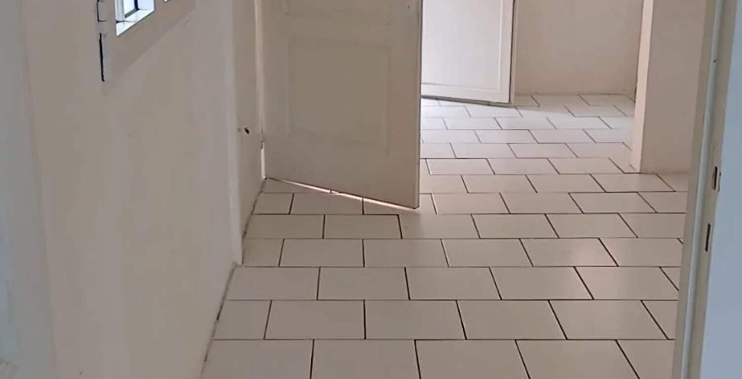 F2 à louer à Gondeau, disponible, vide — photo 1