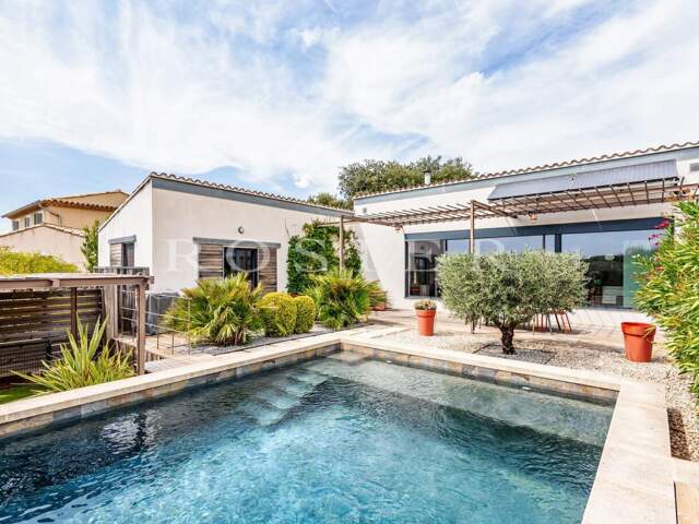 Maison contemporaine avec piscine et vue sur le Luberon à Saint- — photo du bien