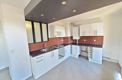 Appartement 3 pièces 903 €