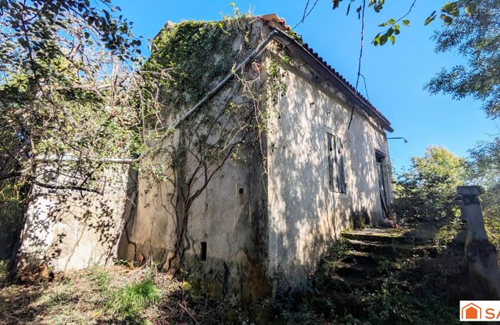 Maison de caractère à rénover intégralement avec 1,4 hectare de terrain et grange de 120 m² — photo 2