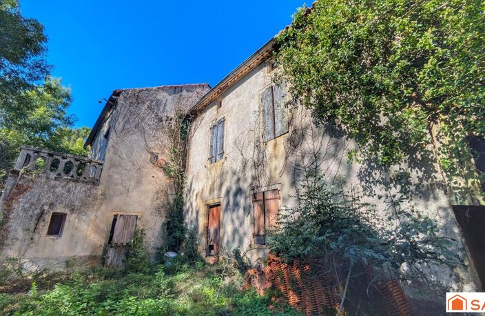 Maison de caractère à rénover intégralement avec 1,4 hectare de terrain et grange de 120 m² — photo 3
