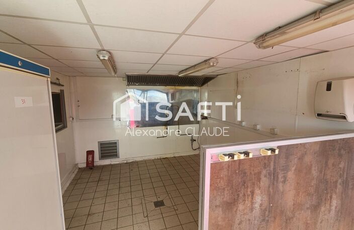 Ancien restaurant au bord du canal à Beffes — photo 4