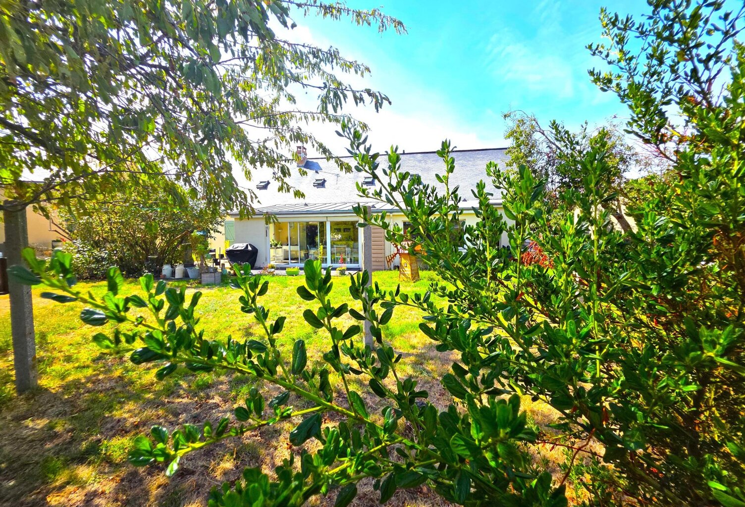 Belle maison traditionnelle avec vie de plain-pied ! Double garage, atelier, cave. — photo 1