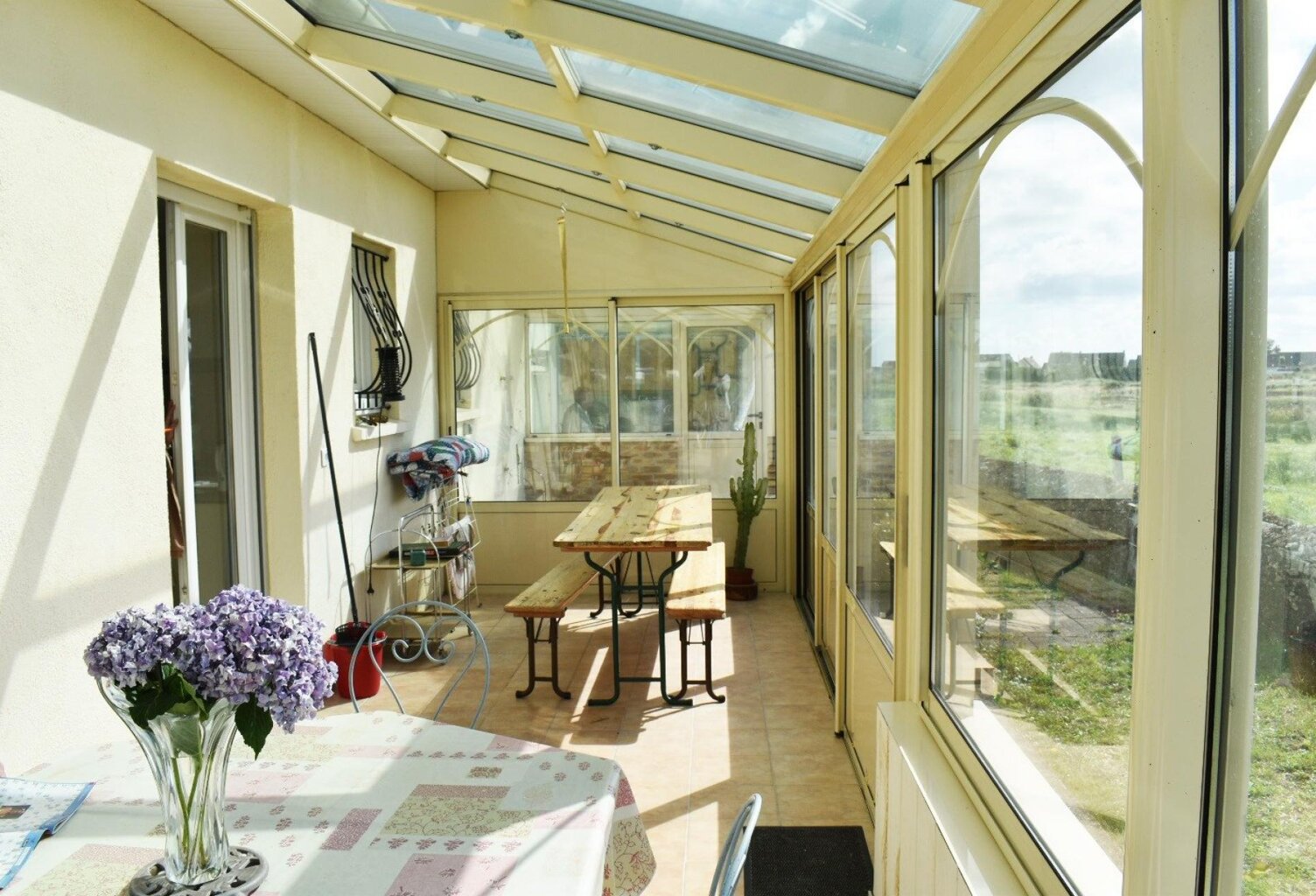 À 300 mètres de la plage, une maison familiale aux beaux volumes — photo 1