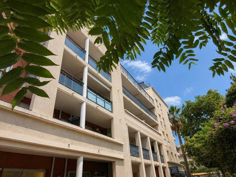 Beau T2 de 44m2 avec terrasse couverte,  et parking privatif  dans une  residence de standing recherchée avec ascenseur - centre ville de Cavalaire sur mer — photo 1