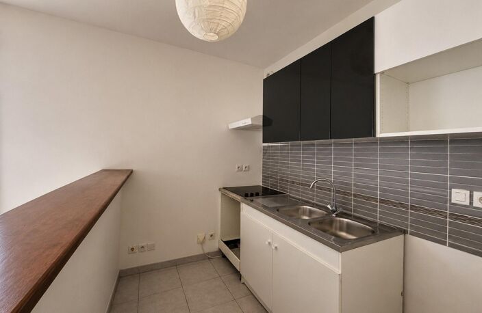 Beau T2 de 44m2 avec terrasse couverte,  et parking privatif  dans une  residence de standing recherchée avec ascenseur - centre ville de Cavalaire sur mer — photo 3