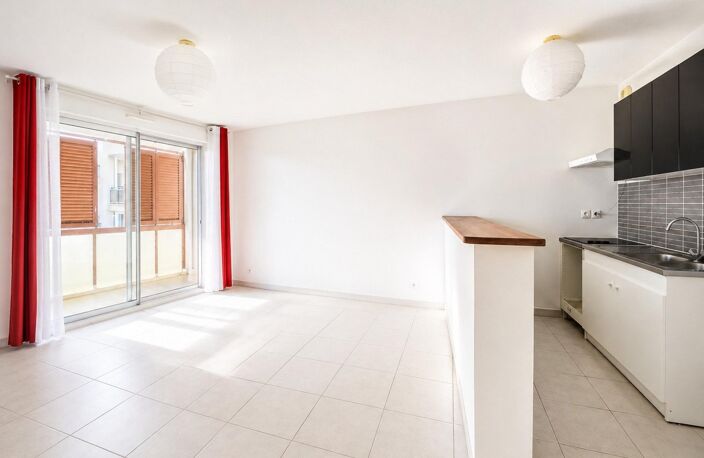 Beau T2 de 44m2 avec terrasse couverte,  et parking privatif  dans une  residence de standing recherchée avec ascenseur - centre ville de Cavalaire sur mer — photo 4