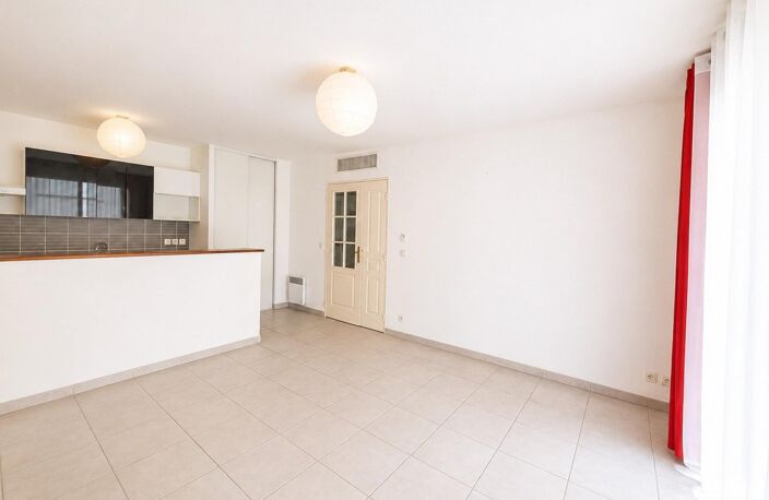 Beau T2 de 44m2 avec terrasse couverte,  et parking privatif  dans une  residence de standing recherchée avec ascenseur - centre ville de Cavalaire sur mer — photo 5