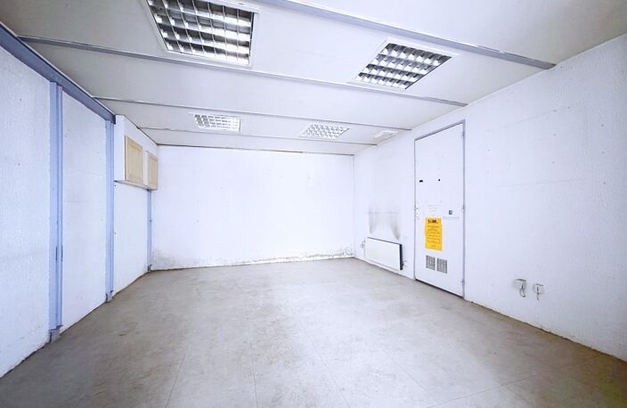 A l'entrée de Voiron, murs à vendre, local professionnel bureaux/commerce 88 m² — photo 5