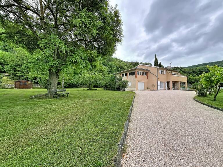 Maison de 182 m² avec piscine couverte, 4 ch, 3000 m² terrain — photo 1