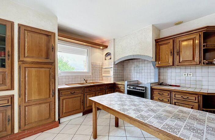 Maison de 182 m² avec piscine couverte, 4 ch, 3000 m² terrain — photo 2