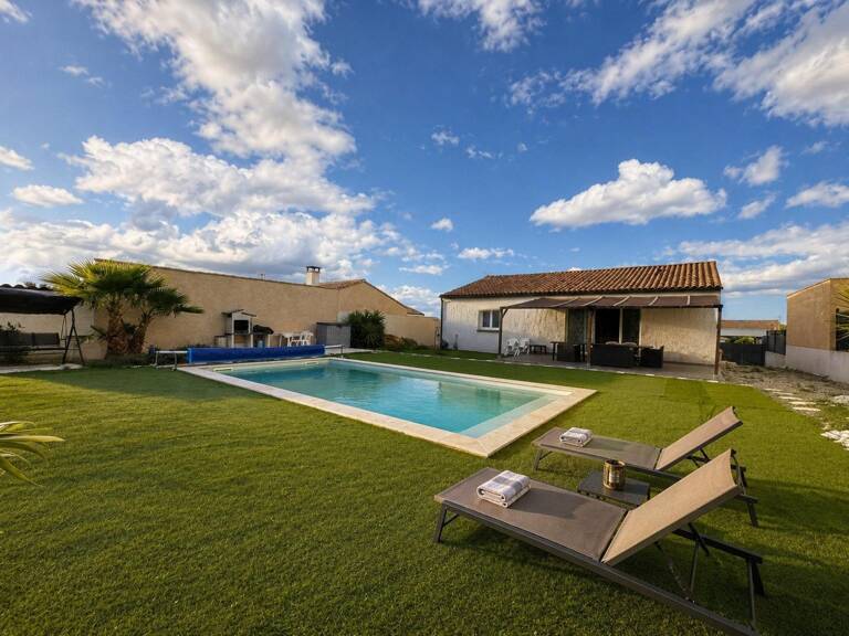 Villa contemporaine 4 faces au fond d'une impasse avec piscine 8x4 et panneaux photovoltaïques — photo 1