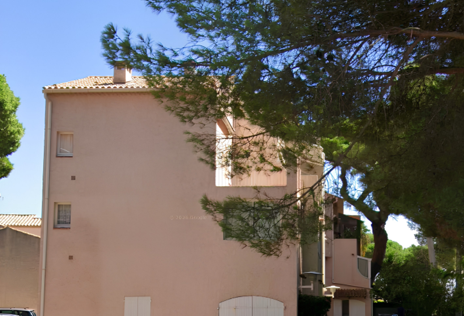 T2  HYERES PORT DERNIER ETAGE TERRASSES ,PARKING — photo 1