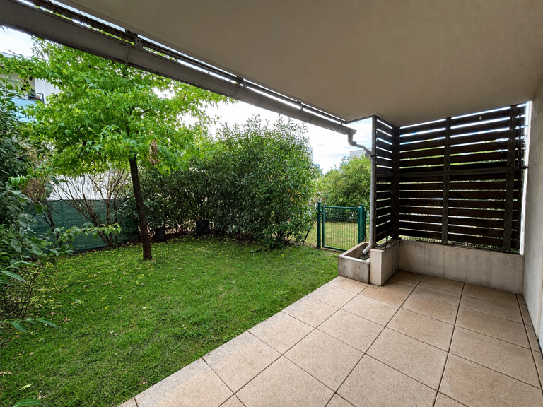 Mions centre -- T3 de 57 m2 avec jardin privatif de 35 m2 — photo 1