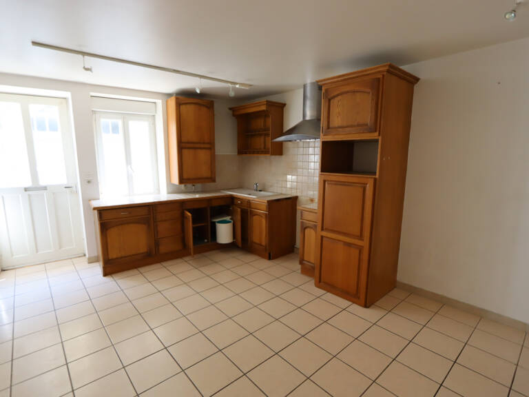 La Charité sur Loire, centre-ville, maison T4 louée par bail — photo 1