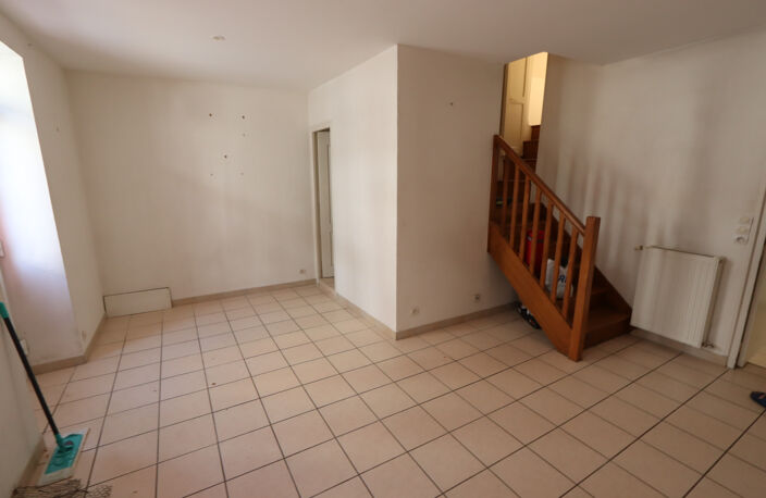La Charité sur Loire, centre-ville, maison T4 louée par bail — photo 3
