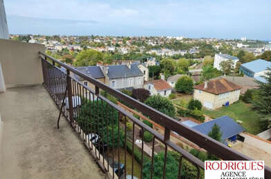 Appartement 4 pièces 825 €