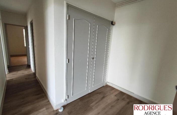 Appartement à louer POITIERS — photo 3